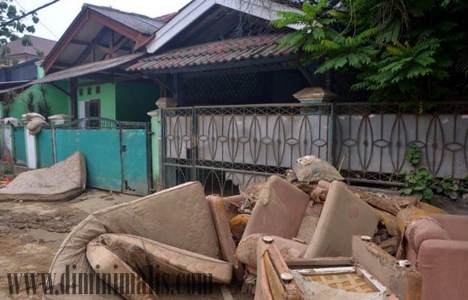 8 Tips Membersihkan Rumah Pasca Banjir