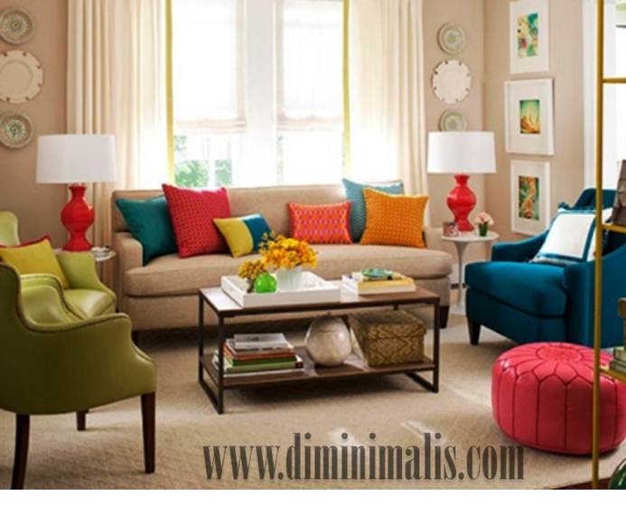 warna dinding kontras, perpaduan warna cat tembok dan kusen, warna cat ruang tamu 2 warna, Desain Interior Colorful yang Menginspirasi