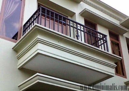 10 Manfaat Balkon di Rumah dua lantai