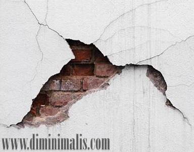 mengatasi dinding rusak, mengatasi dinding retak, cara menambal tembok berlubang, macam-macam kerusakan dinding, jenis-jenis kerusakan dinding, solusi kerusakan dinding