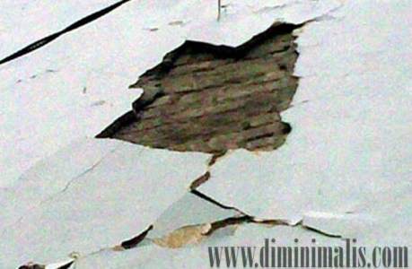 mengatasi dinding rusak, mengatasi dinding retak, cara menambal tembok berlubang