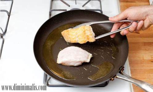 agar nyaman memasak, tips agar nyaman saat memasak, tips memasak sehat, Mengajari anak memasak, cara mengajarkan anak memasak, cara mengajari anak memasak, kesalahan menggoreng makanan, kesalahan menggoreng masakan, kesalahaan saat memasak