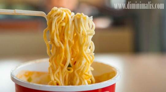 Fakta dan mitos tentang mie instan, fakta mie instan, tips aman makan mie instan