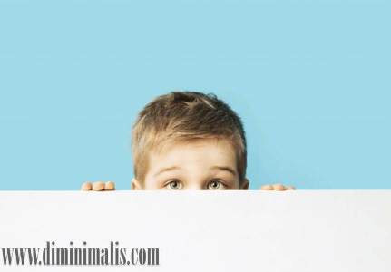 cara mengatasi anak pemalu, cara mengatasi anak pemalu dan penakut, penyebab anak pemalu, mengatasi anak kurang percaya diri, cara membuat anak berani, mengatasi anak pendiam