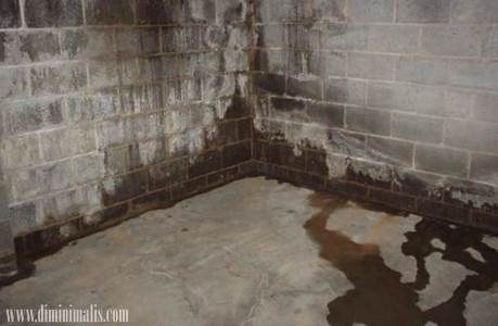 Memperbaiki Dinding Rembes, Memperbaiki Dinding Rembes akibat hujan, waterproofing untuk tembok, cara mengecat tembok yang rembes, pelapis tembok rembes, mengatasi tembok lembab dan basah, cat anti rembes, menyiasati tembok yang lembab