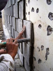 langkah cara pasang batu alam yang baik - ndekor.id