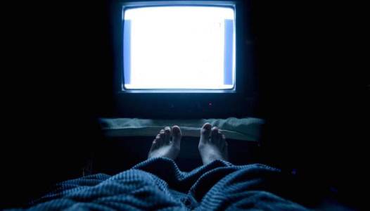 Kebiasaan buruk yang merusak mata, makanan yg dapat merusak mata, cara merusak mata, cara membuat mata minus dengan cepat