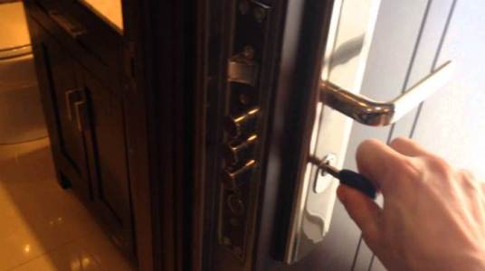 Five Point Lock, keamanan Five Point Lock, 3 point locking system for wooden doors, 5 point locking system on doors, 3 point locking system front door, 3 point locking system for french doors, 3 point locking system hardware, 3 point lock for wooden door, fitting multi point lock in timber door, 5 point locking system for french doors