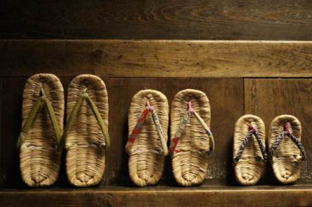 Sandal Di Dalam Ruangan, sandal rumah murah, sandal rumah lucu, sandal rumah korea, sandal kamar tidur, sandal tidur dewasa, sandal rumah boneka, cara membuat sandal rumah, memakai sandal di dalam rumah