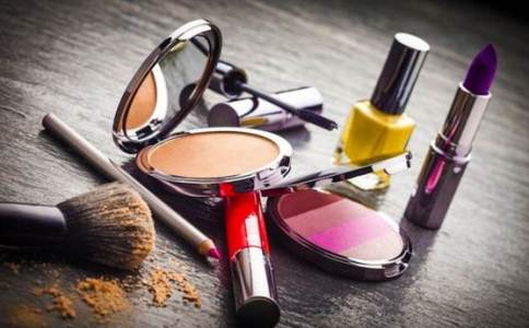 Kosmetik berbahaya, daftar kosmetik berbahaya 2018, daftar kosmetik berbahaya terbaru, daftar 70 kosmetik berbahaya, 70 kosmetik berbahaya menurut bpom 2017, gambar kosmetik berbahaya, daftar kosmetik berbahaya versi trans7, ciri ciri kosmetik berbahaya, daftar 70 kosmetik berbahaya 2017,