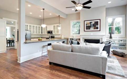 ide inspirasi ruang keluarga, ruang makan sekaligus ruang keluarga, ruang tamu minimalis, dekorasi ruang keluarga tanpa sofa, ruang keluarga lesehan, ruang keluarga dengan penataan yang simpel, ruang tv minimalis modern, ruang tamu dan ruang keluarga tanpa sekat, desain ruang tv sempit