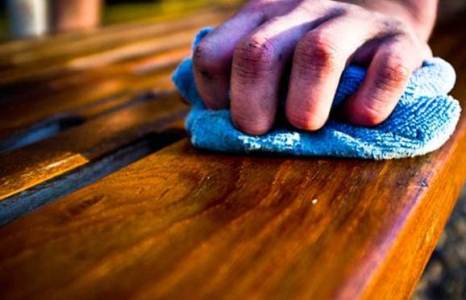 merawat furniture kayu jati, cairan untuk mengkilapkan kayu jati, cairan pembersih kayu jati, cairan pembersih furniture kayu, cara mengkilapkan perabot kayu, cara mengkilapkan kursi kayu, minyak kayu jati, bahan alami pengkilap kayu, cara membersihkan furniture kayu,