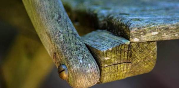 merawat furniture kayu jati, cairan untuk mengkilapkan kayu jati, cairan pembersih kayu jati, cairan pembersih furniture kayu, cara mengkilapkan perabot kayu, cara mengkilapkan kursi kayu, minyak kayu jati, bahan alami pengkilap kayu, cara membersihkan furniture kayu,