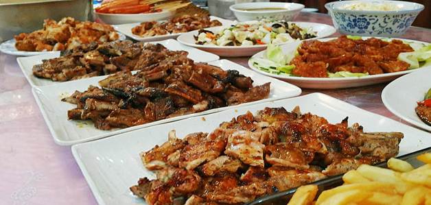 menyajikan buka bersama istimewa, menu buka puasa bersama di rumah, menu buka puasa sederhana dan praktis, menu buka puasa kuliner, resep buka puasa sederhana, menu takjil buka puasa, menu buka puasa bersama di kantor