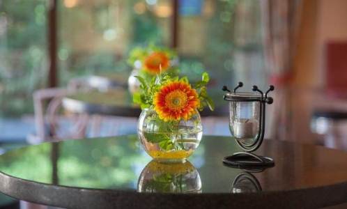 hiasan meja unik, hiasan meja kerja, hiasan meja tamu, hiasan meja buffet, hiasan meja dari kayu, hiasan meja belajar, jual hiasan meja kantor, hiasan meja makan, bentuk meja makan untuk ruang kecil, cara membuat hiasan sudut ruangan