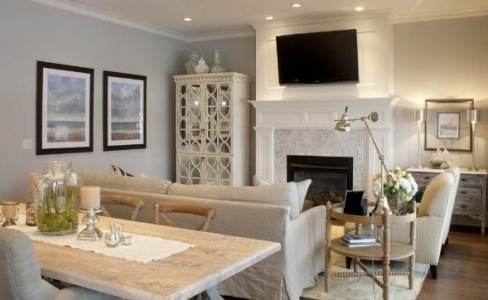 ruang keluarga dengan penataan yang simpel, menata ruang tamu pintu tengah, menata ruang tv, menata ruang tamu tanpa kursi, ruang makan sekaligus ruang keluarga, menata ruang keluarga sederhana, cara menata ruang tamu yang luas