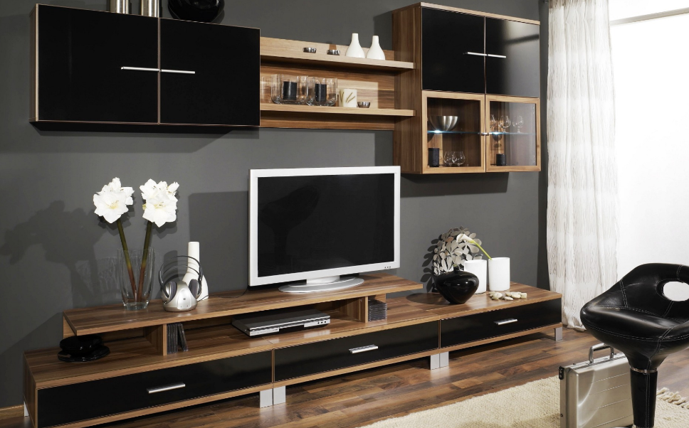 Ruang Keluarga Lesehan minimalis, desain ruang tv sempit - ndekor.id