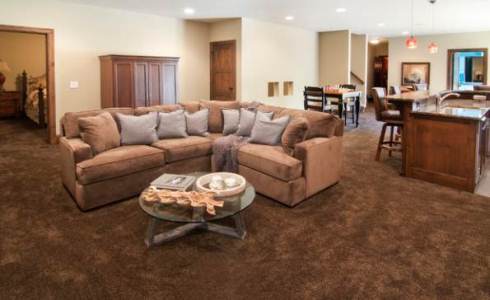 Ruang Keluarga Dengan Penataan Simpel, desain ruang keluarga sederhana, ruang keluarga lesehan, ruang makan sekaligus ruang keluarga, ruang tv sederhana, dekorasi ruang keluarga tanpa sofa, menata ruang tamu sekaligus ruang keluarga, menata ruang tamu sederhana, ruang tamu dan ruang keluarga tanpa sekat