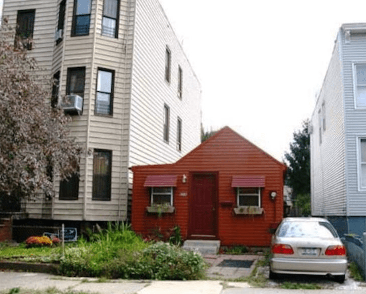 pilih rumah atau apartemen