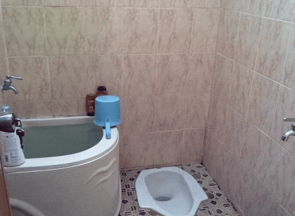 Menata Peralatan Mandi