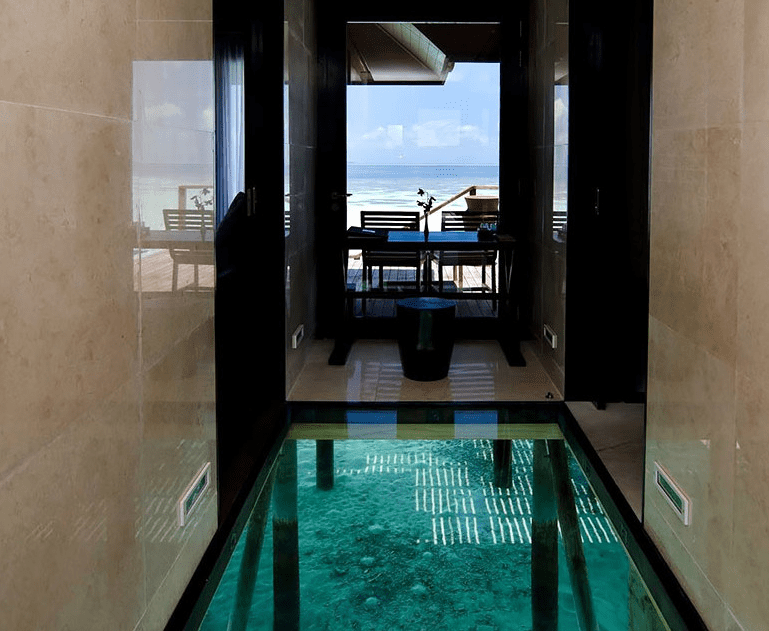 Lantai Rumah dari Kaca