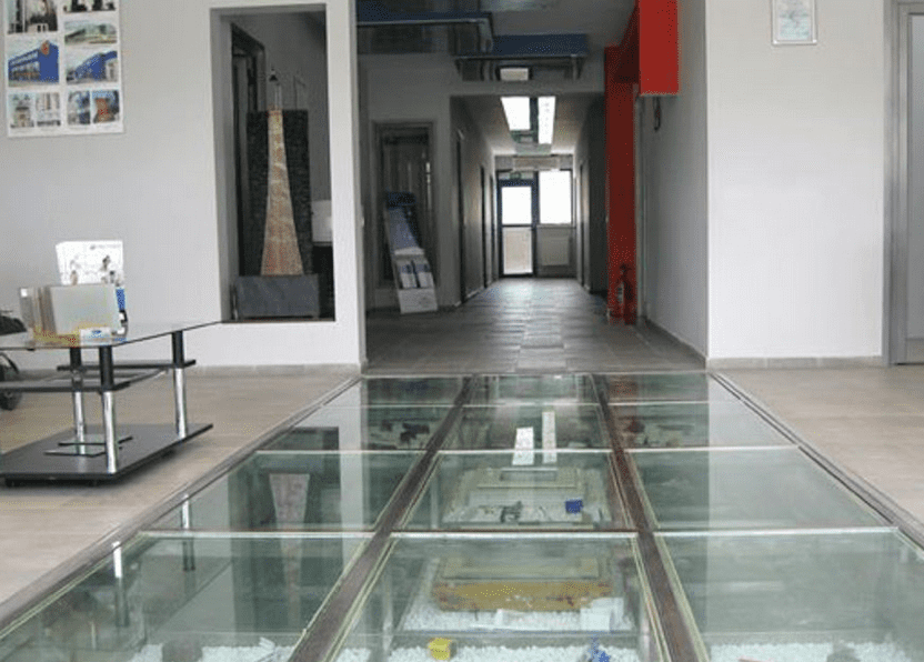 Lantai Rumah dari Kaca