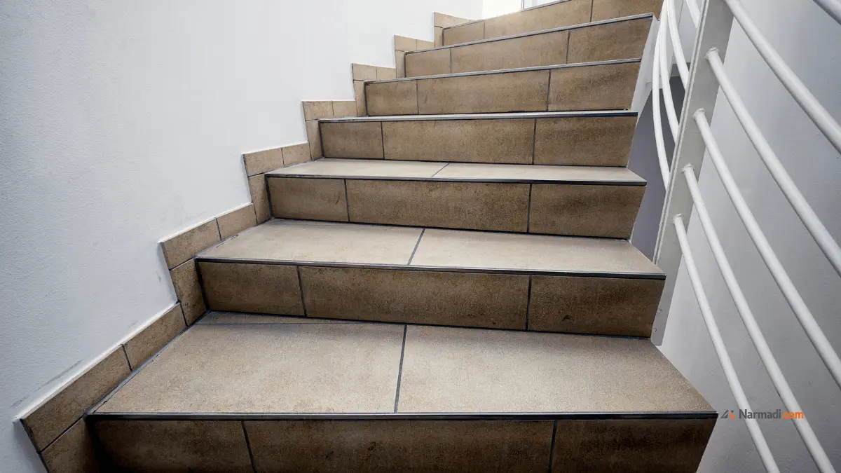 Plint Elemen pelengkap tangga