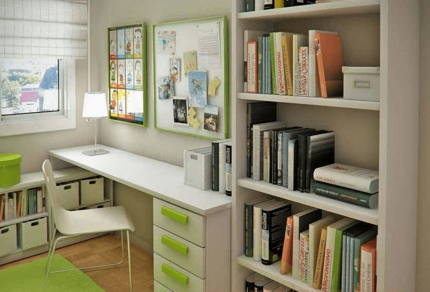 rak buku dan meja belajar di apartemen