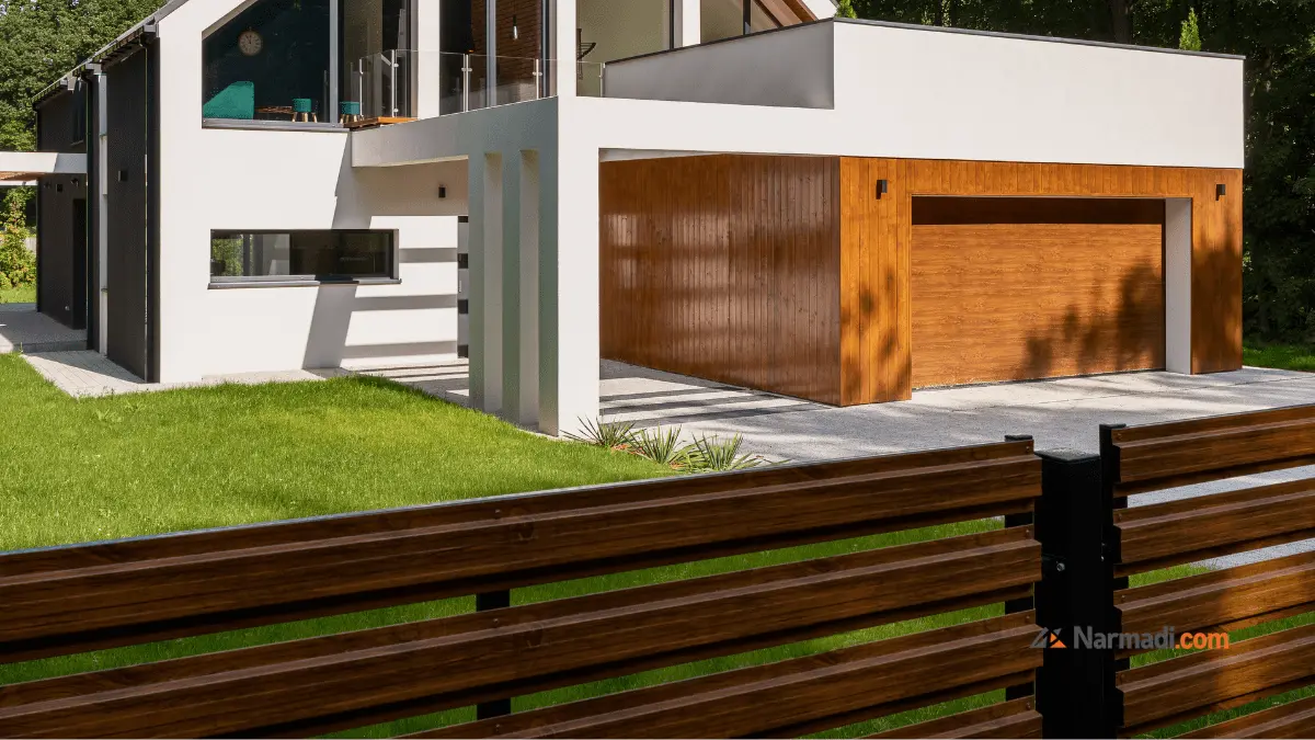 Desain Garasi dengan Pagar Pendek