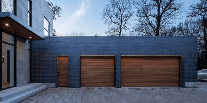 Model garasi mobil terpisah dari rumah mewah