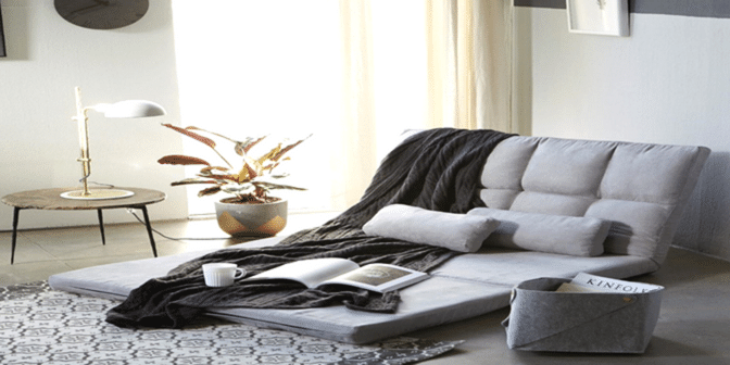 Sofa ruang keluarga dengan kaki sofa yang pendek