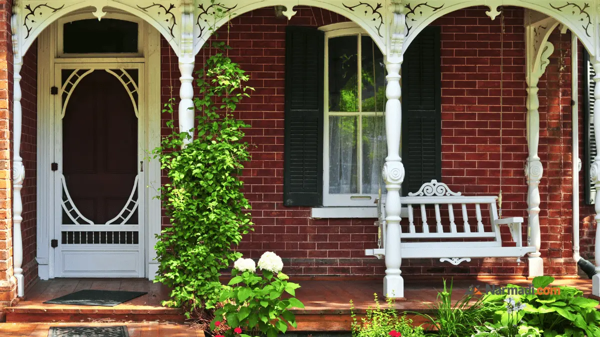 Model Teras depan rumah dengan tambahan tanaman rambat