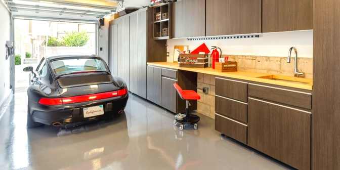 Desain Rumah Garasi di Tengah