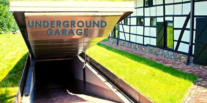 Model Garasi Mobil Tertutup