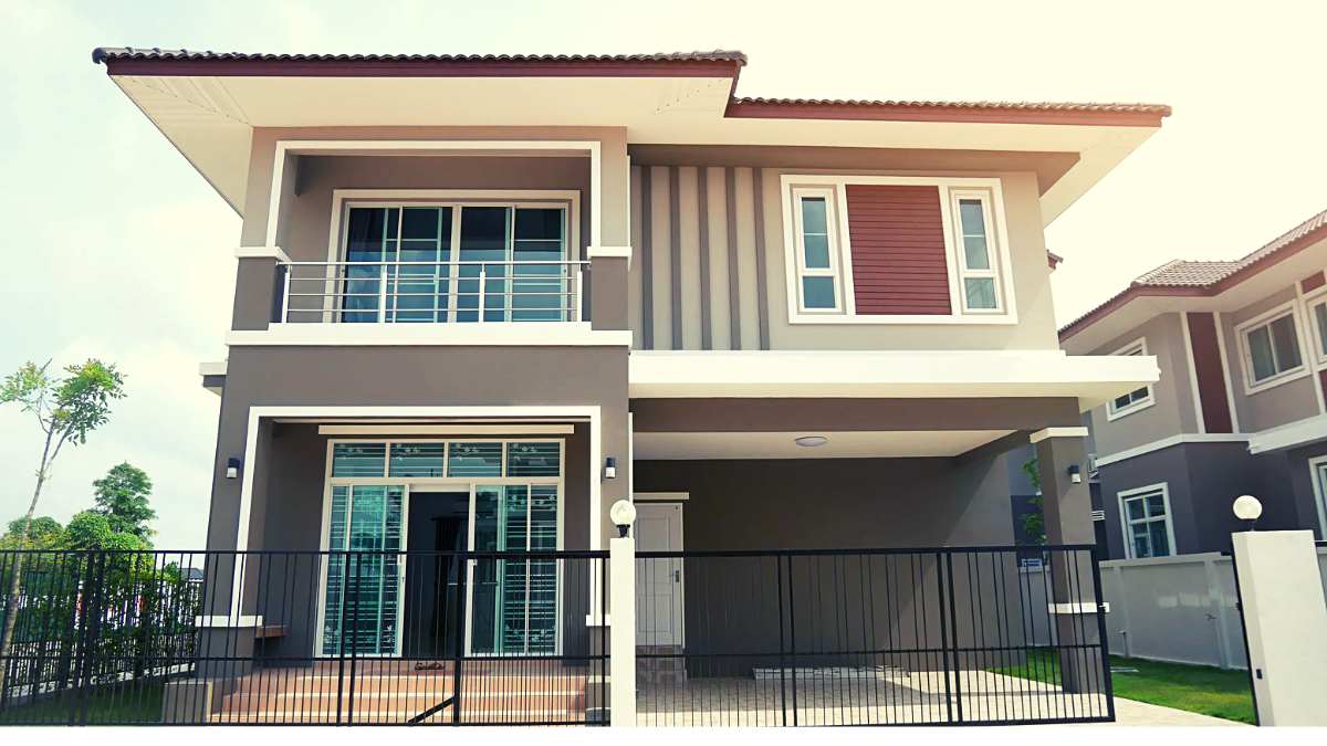 Rumah 2 Lantai Sederhana di Kampung